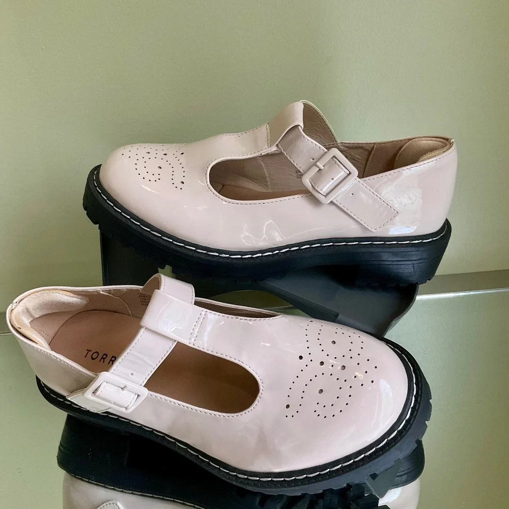 Torrid Beige Patent Chunky Lug Sole Mary Jane T-Strap Shoes Academia Goth 9WW